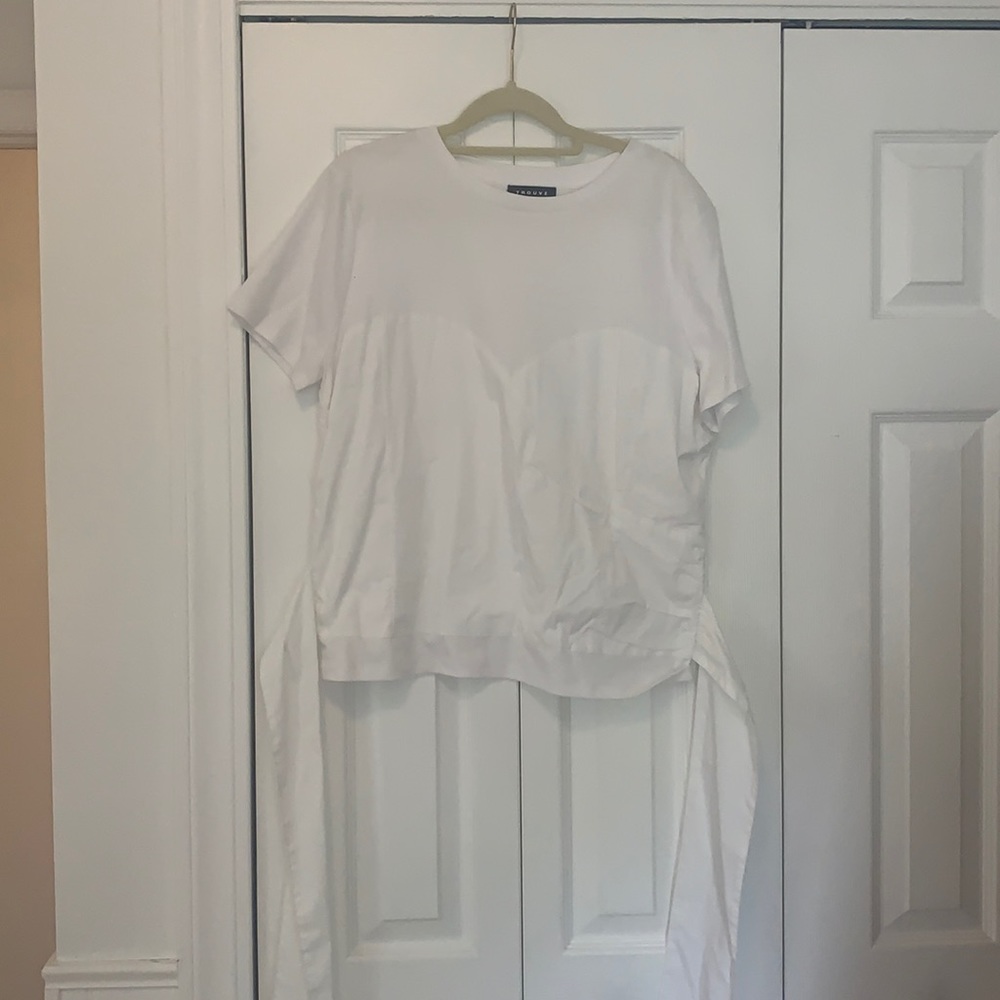 White t shirt with bow detail